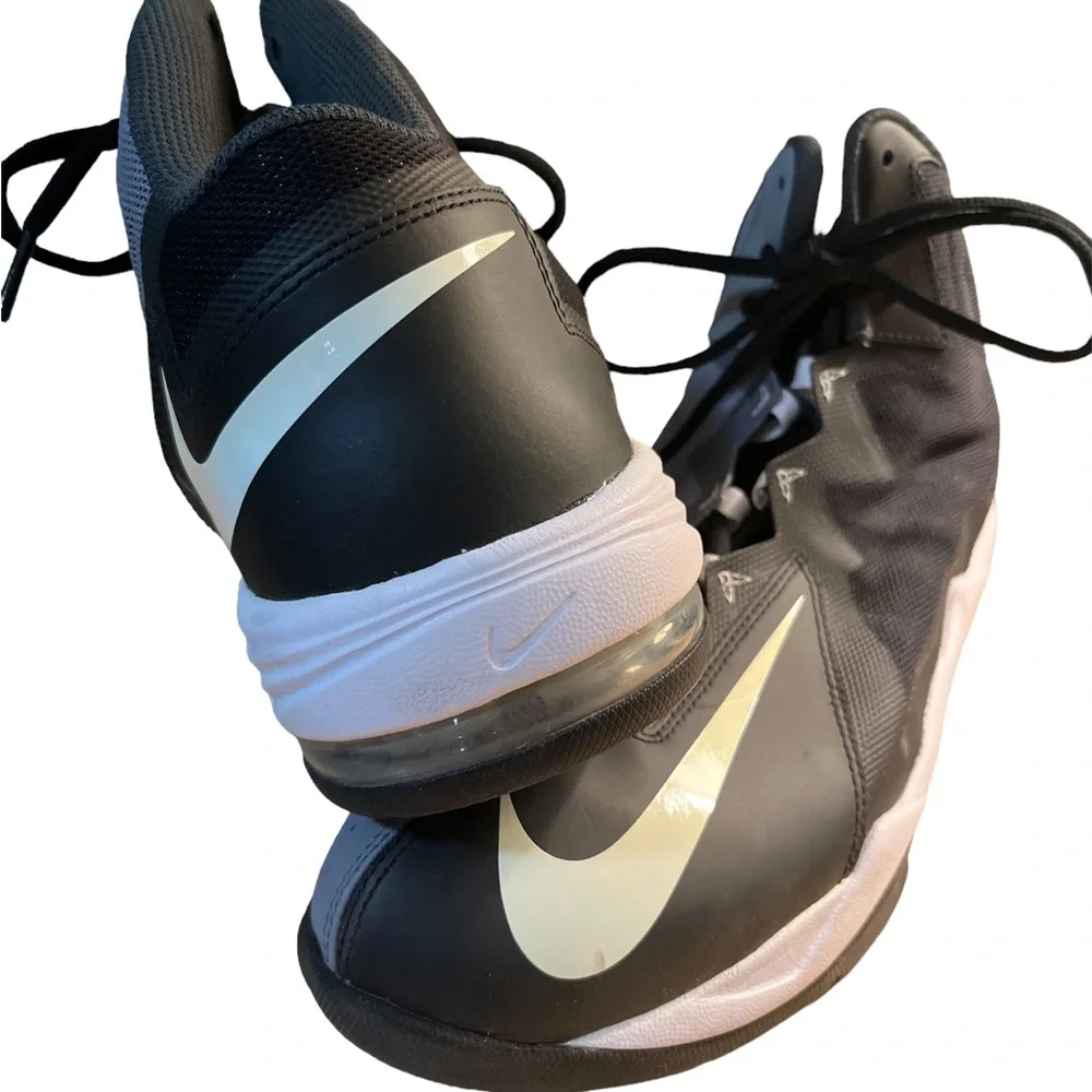 Nike AirMax Stutter Step 2 basketball sneakers with bag. Size 11.5